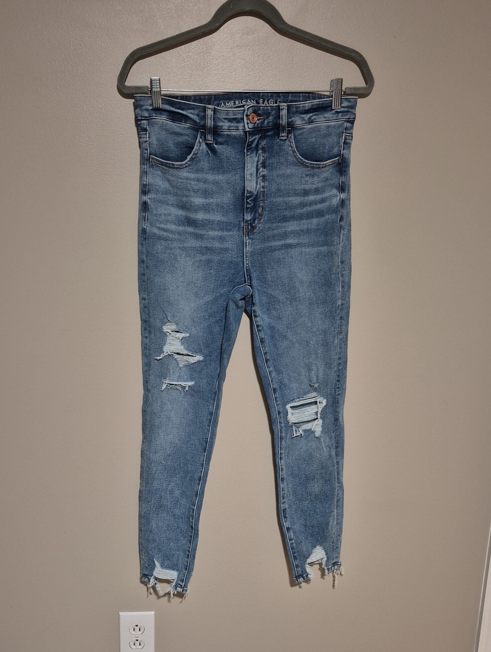 American Eagle Outfitters Medium Blue Distressed Cropped Jeans